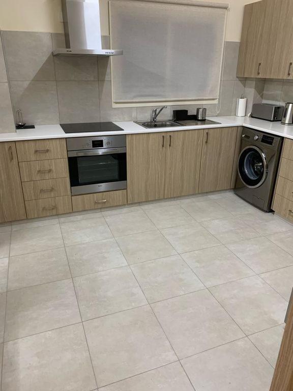 Tony'S Boutique Apartment ลาร์นาคา ภายนอก รูปภาพ
